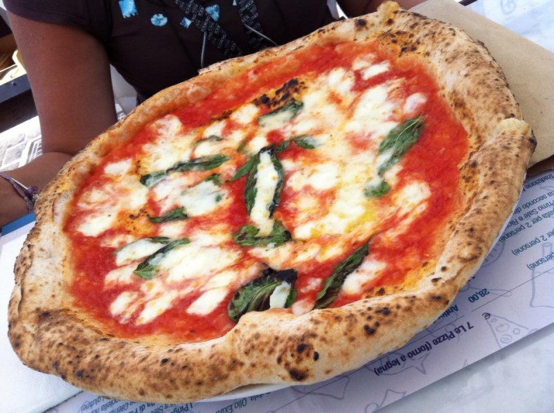  - pizza-antica-margherita-di-gino-sorbilo-foto-di-tommaso-esposito-800x597