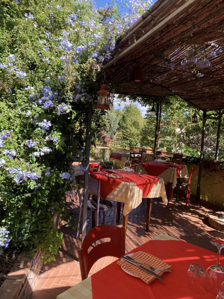 Osteria da Ersilia a Perito, scorcio del dehors