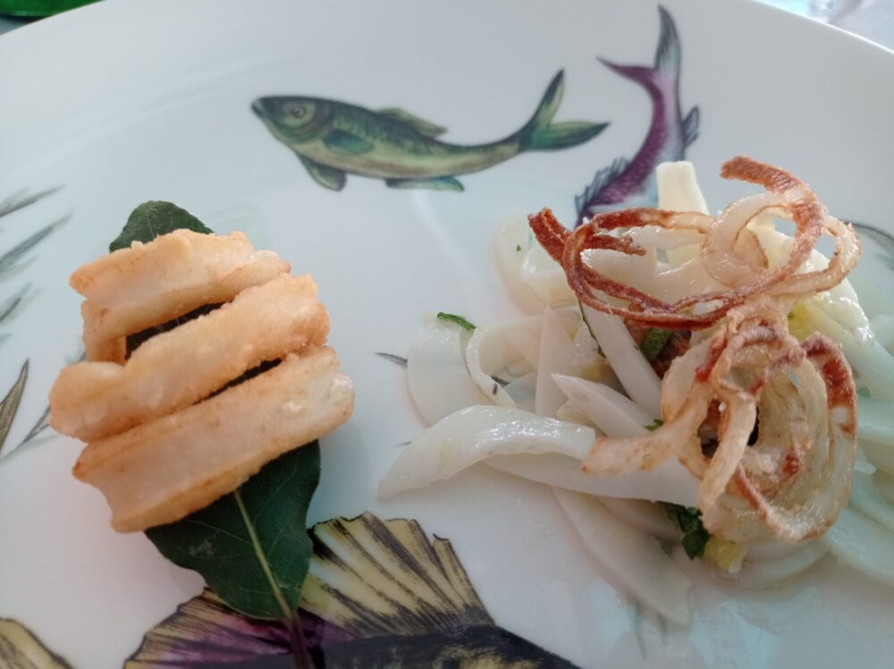 Hotel Ristorante Cavaliere Spaghettini di seppia e calamari con foiglia di alloro