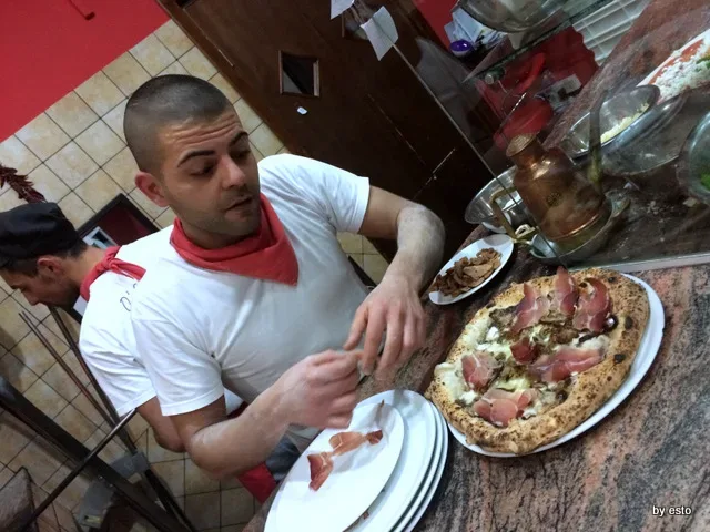 Mugnano del Cardinale Av . Pizzeria Pulcinella. Il cuore