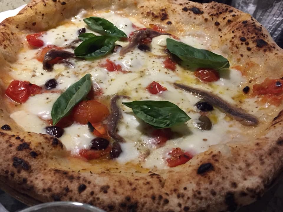 Mangiafoglia a Pontecagnano, la pizza dedicata a Cetara