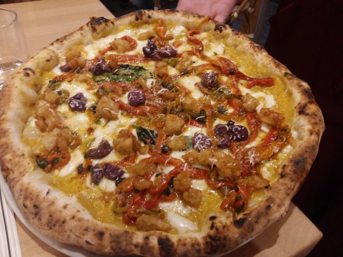 La pizza al peperone imbottito di Mimì dei Fratelli Salvo Luciano