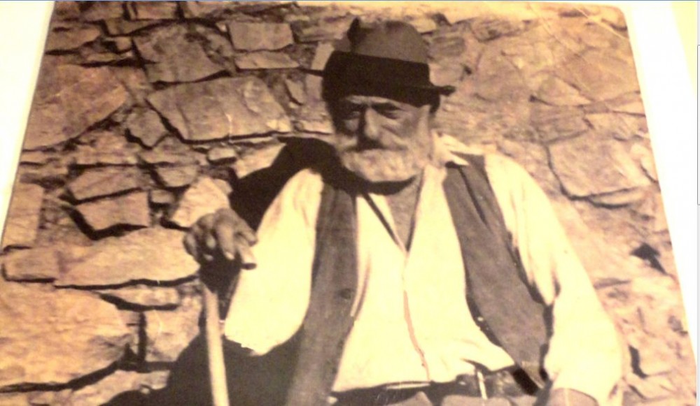 Il nonno delle sorelle Naccarella, Cantina Elmi