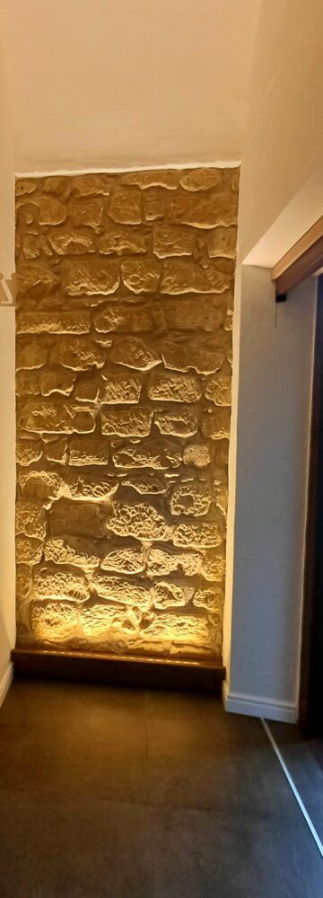 il muro di tufo originale del 950 d.C.
