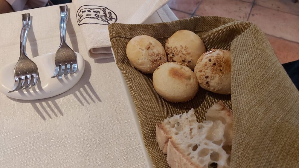 Locanda de foris – il pane preparato in Locanda