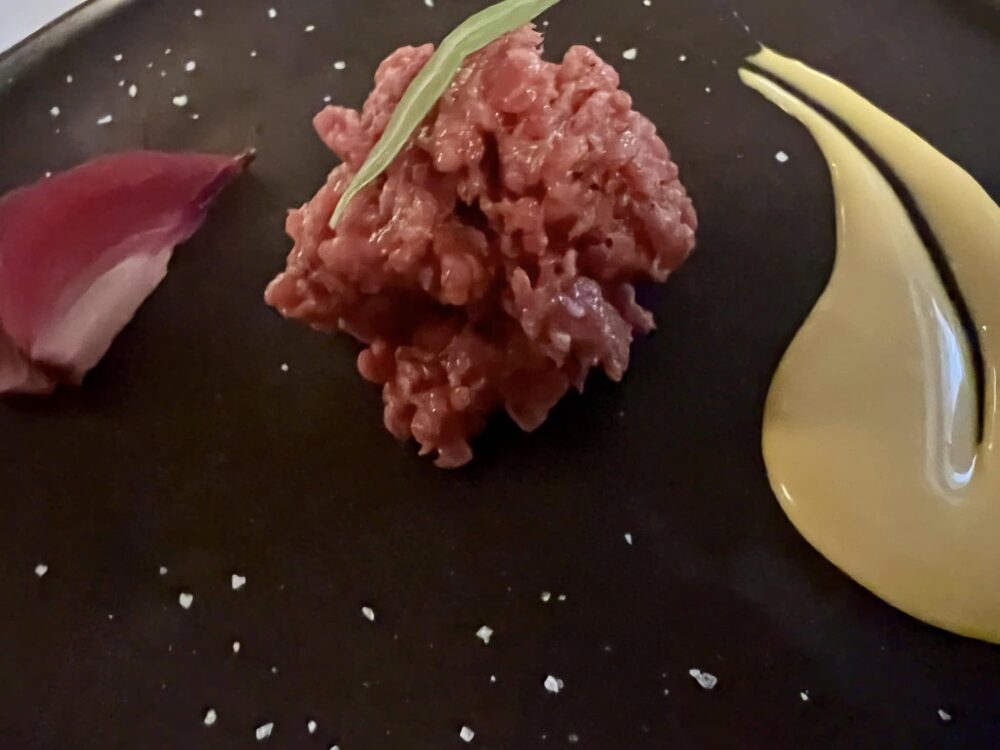 Antica Osteria Marconi - Tartare di manzo con maionese di acciua e cipolla di Tropea