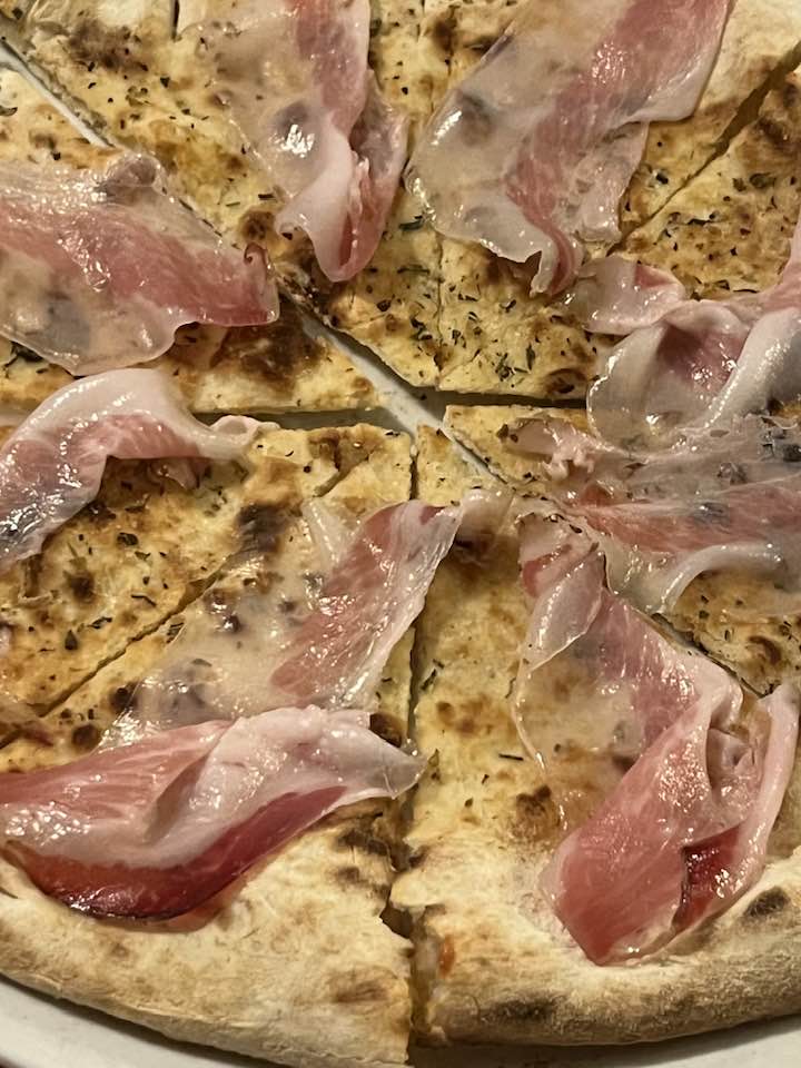 Osteria del Notaro - pizza col guanciale