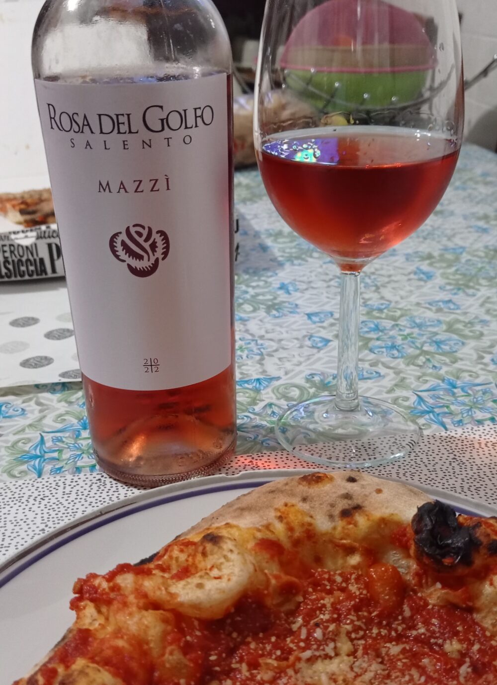 Mazzì Negroamaro Rosato Salento Igp 2022 Rosa del Golfo sulla pizza