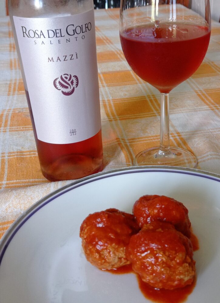 Mazzì Negroamaro Rosato Salento Igp 2022 Rosa del Golfo sulle polpette