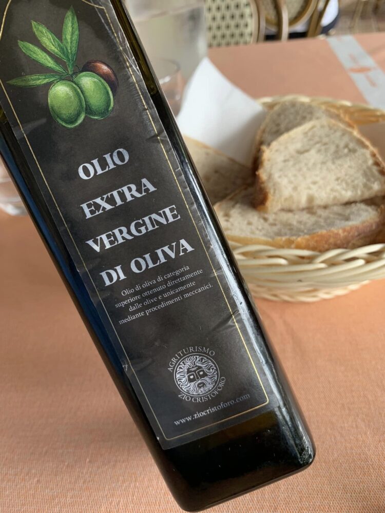  Agriturismo Zio Cristoforo, pane e olio di propria produzione