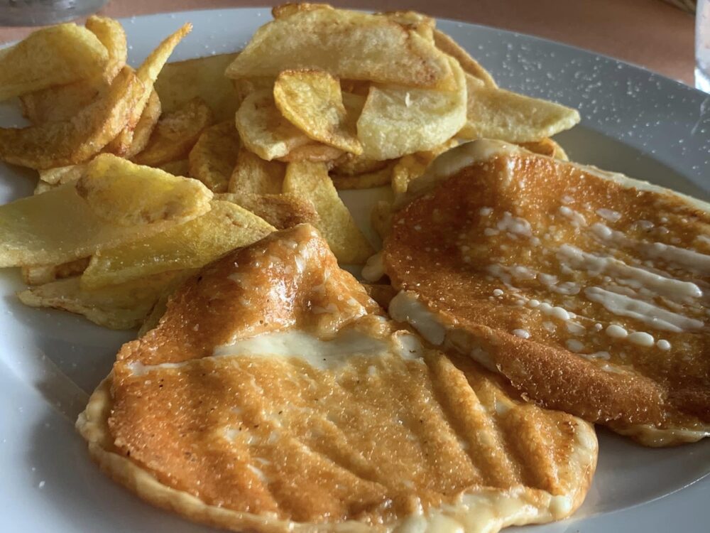 Agriturismo Zio Cristoforo, scamorza alla griglia con patate fritte