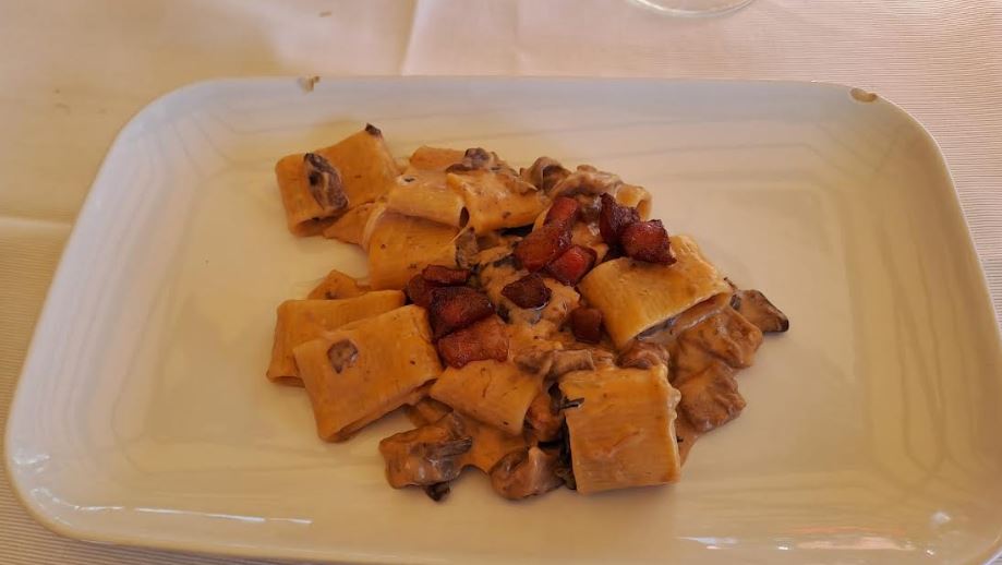 Agriturismo Il Gruccione - Mezzo pacchero con stracciata di bufala e guanciale