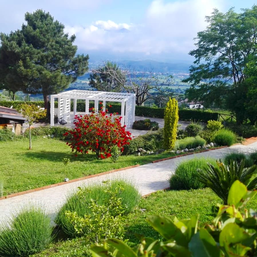 Il giardino immerso nella Valle Telesina