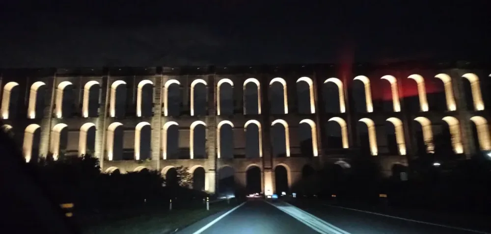 L'acquedotto Carolino o Ponti della Valle