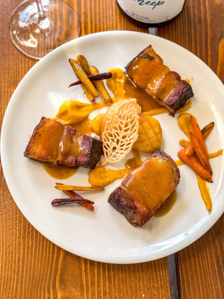 Pancia di maiale con salsa di carote e mela - Matres Restaurant - Matres Restaurant