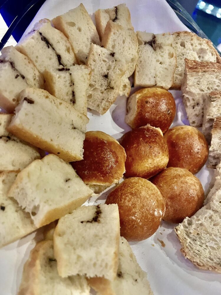 Ducasse - Pan briosche, focaccia alle olive e pane