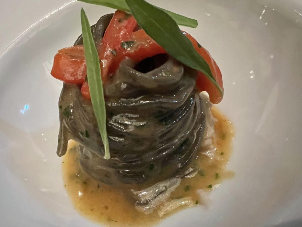 La Pergola - Tagliolini di grano arso -senza uova- e coniglio con peperoni