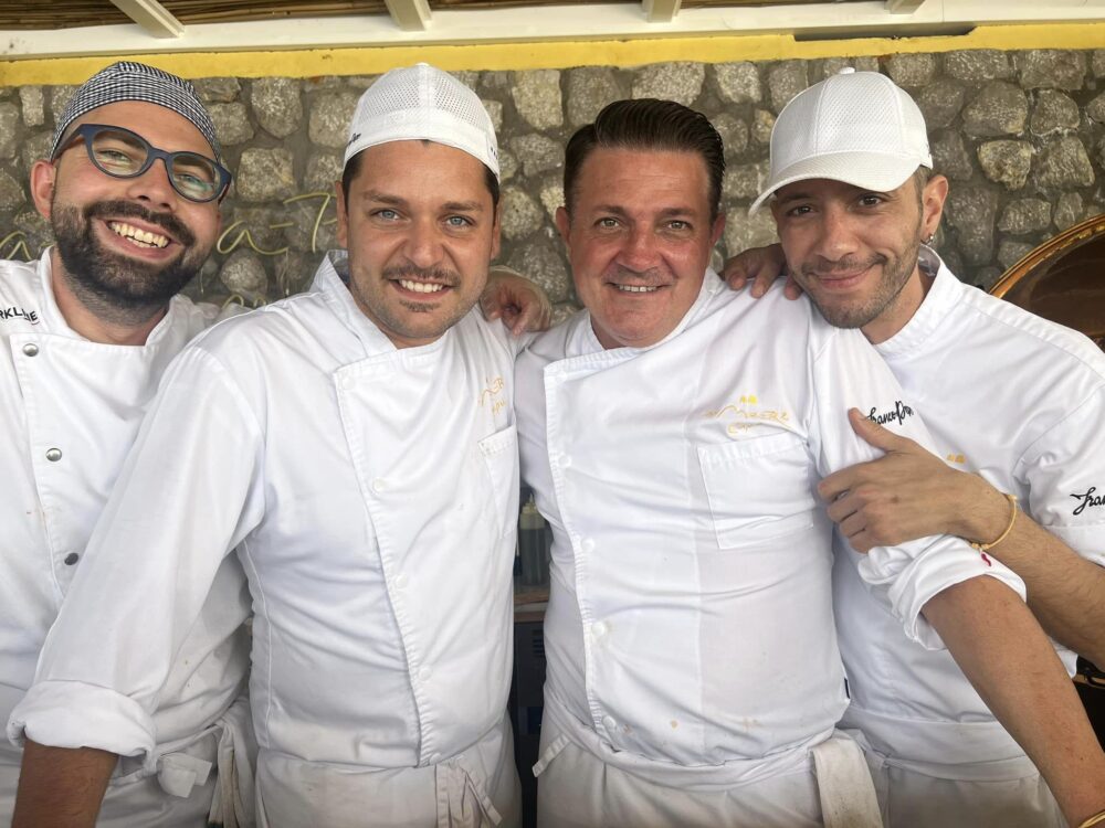  Il pizzaiolo Claudio De Sena con la squadra
