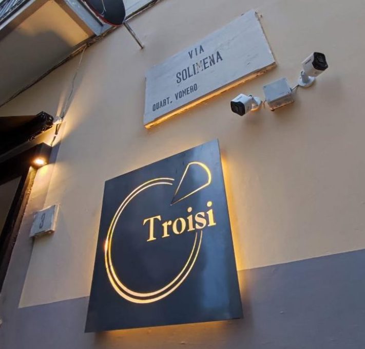 Pizzeria Troisi - L’insegna