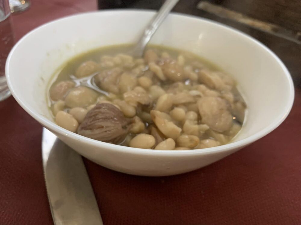 Taverna addo' Scialone, zuppa di fagioli e castagne