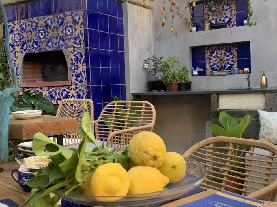 Maison Fernanda, i limoni sul tavolo della colazione