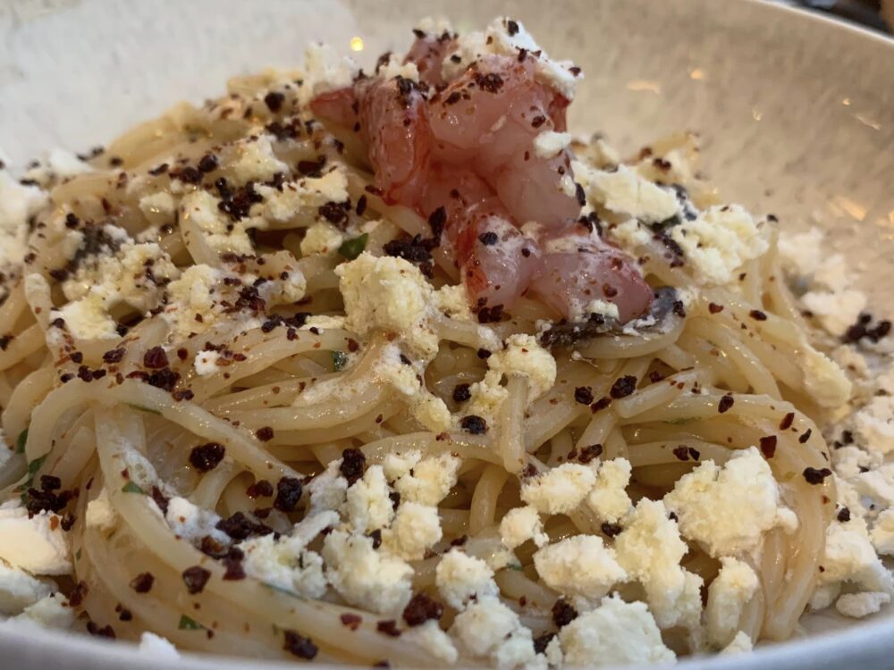 Mare Bistrot a Fiumicino, spaghetto aglio e olio con battuto di gamberi
