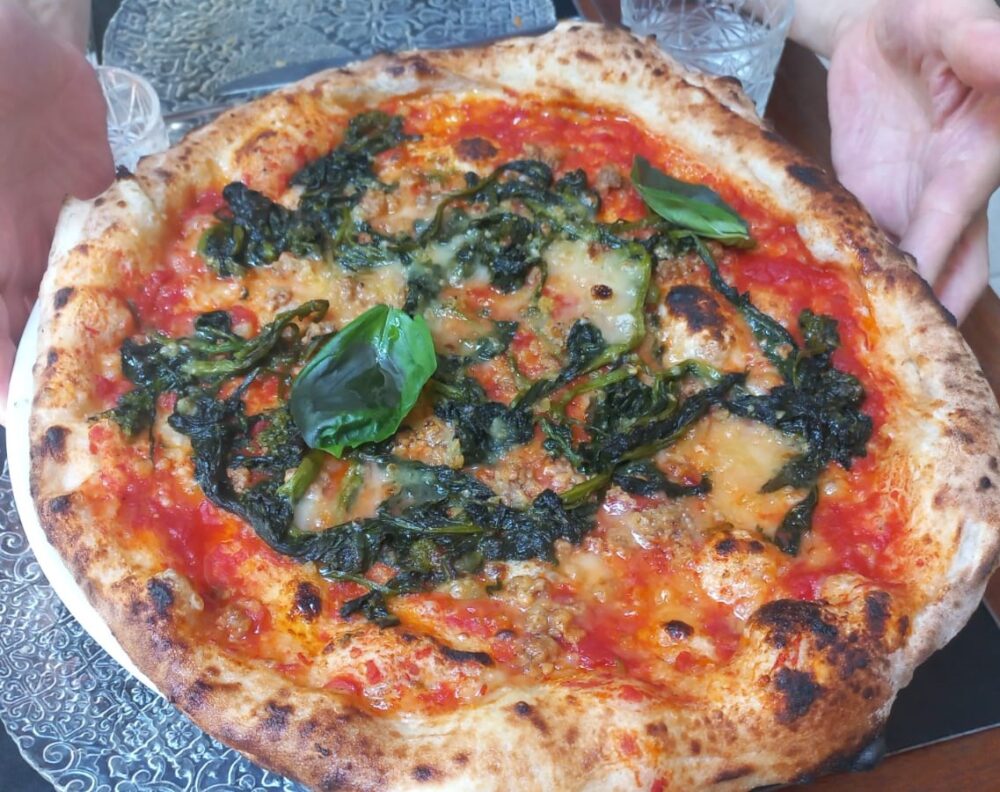 Pizza al forno carrettiera veg in versione rossa - Isabella De Cham Aversa