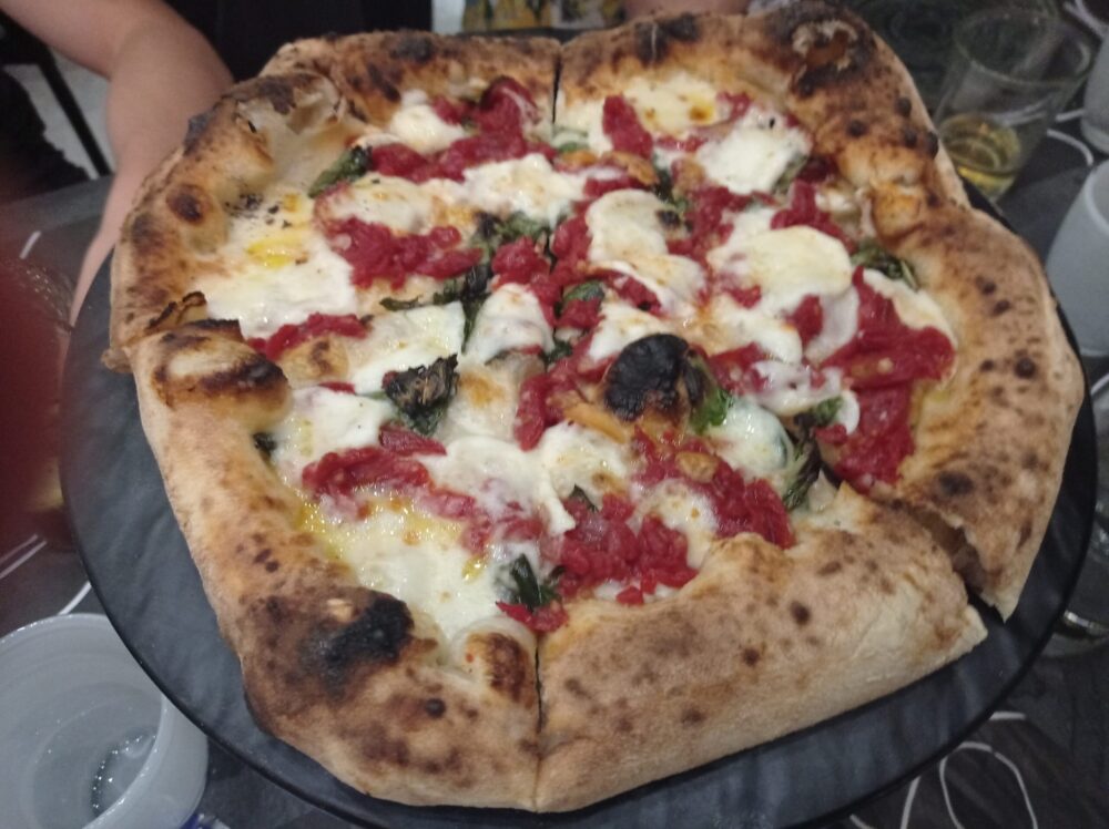 Pizzeria Lievita 72 Margherita solania, pomodoro arrosto, fiordilatte di Agerola, basilico ed olio evo