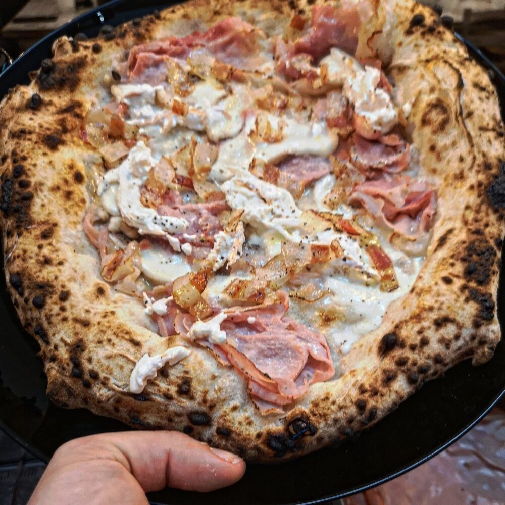 Pizzeria Lievita 72 - pizza alla porcosa affumicata