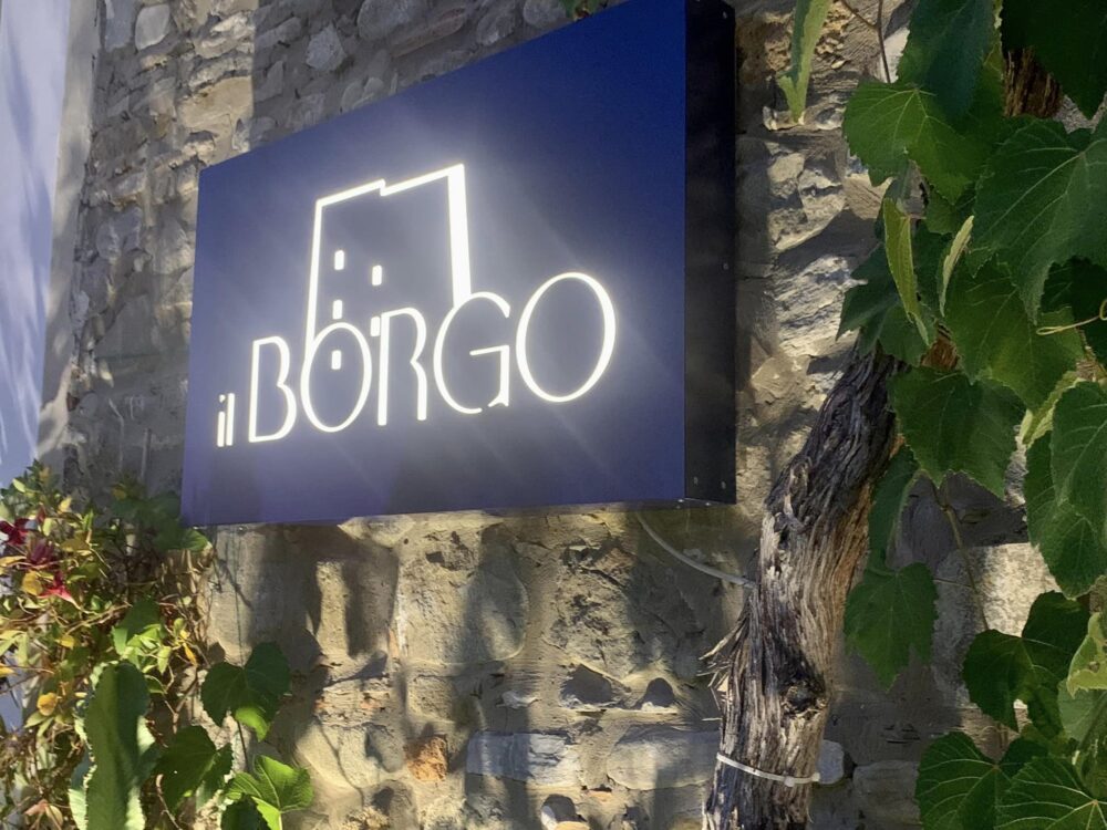  Il Borgo bistrot di mare, insegna