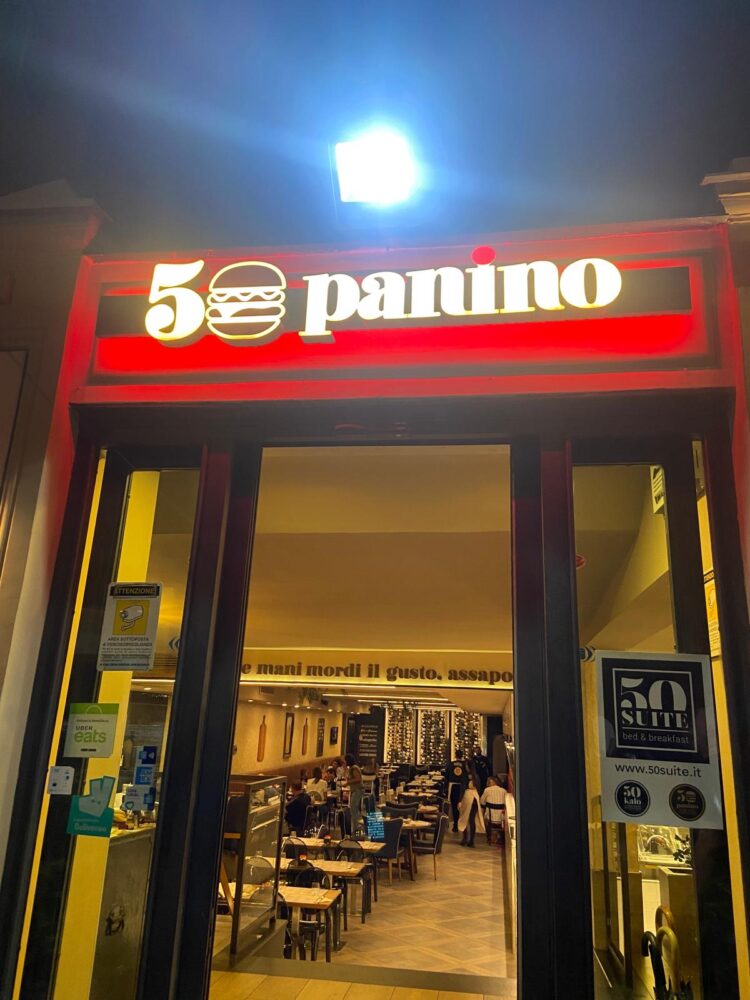 50 Panino, L'entrata