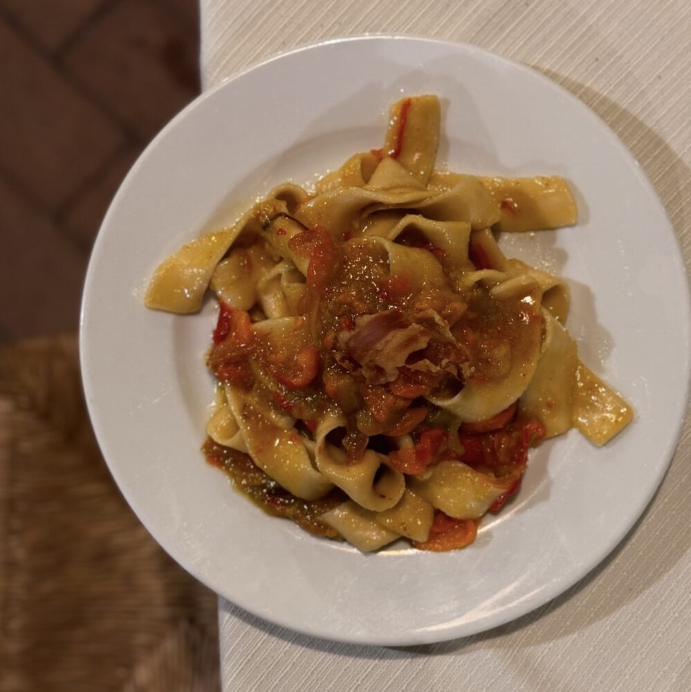 Festa ai fichi-Pasta peperoni, fichi e pancetta