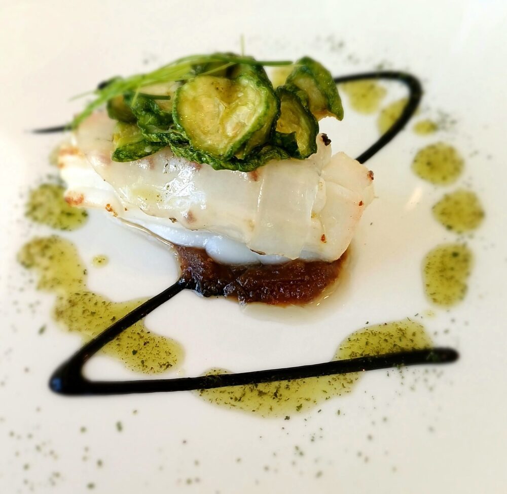 Calamaro alla brace, zucchine alla scapece, lardo di montagna e composta di cipolla