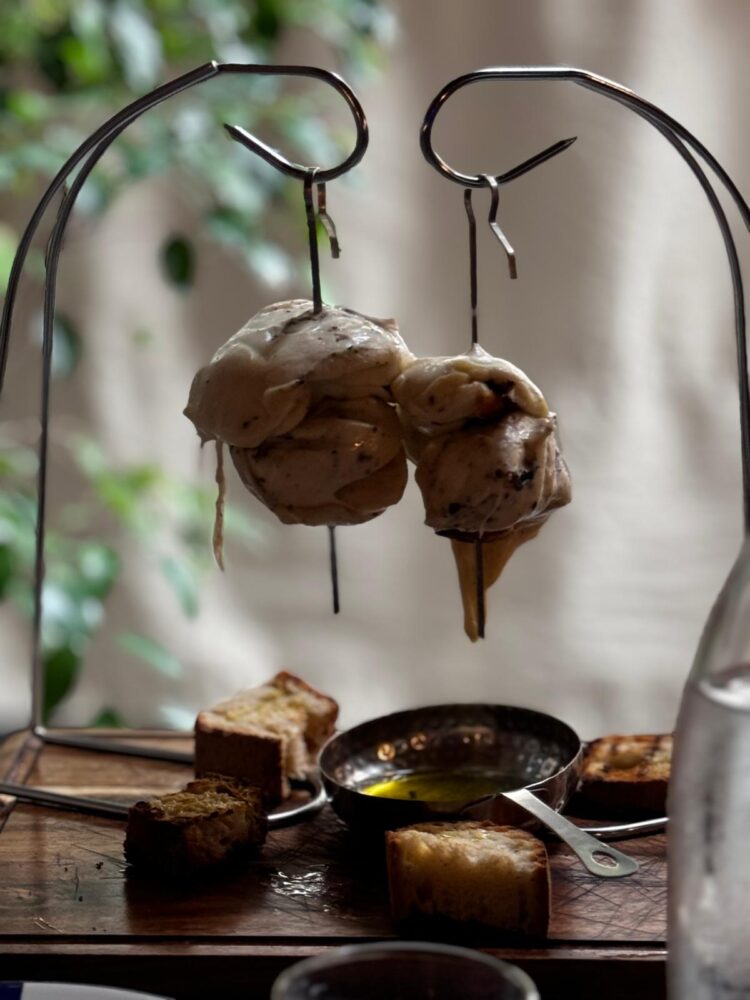 A casa d' 'e Femminielli-Caciocavallo impiccato al tartufo