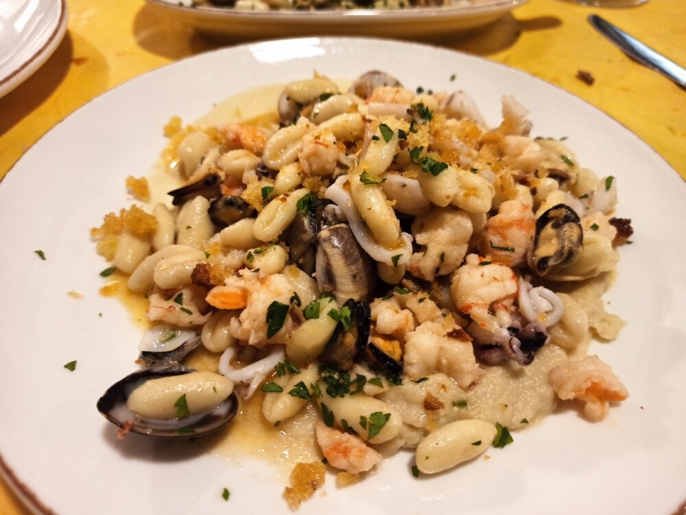 Cavatelli ai Frutti del Mediterraneo du purea di Fave