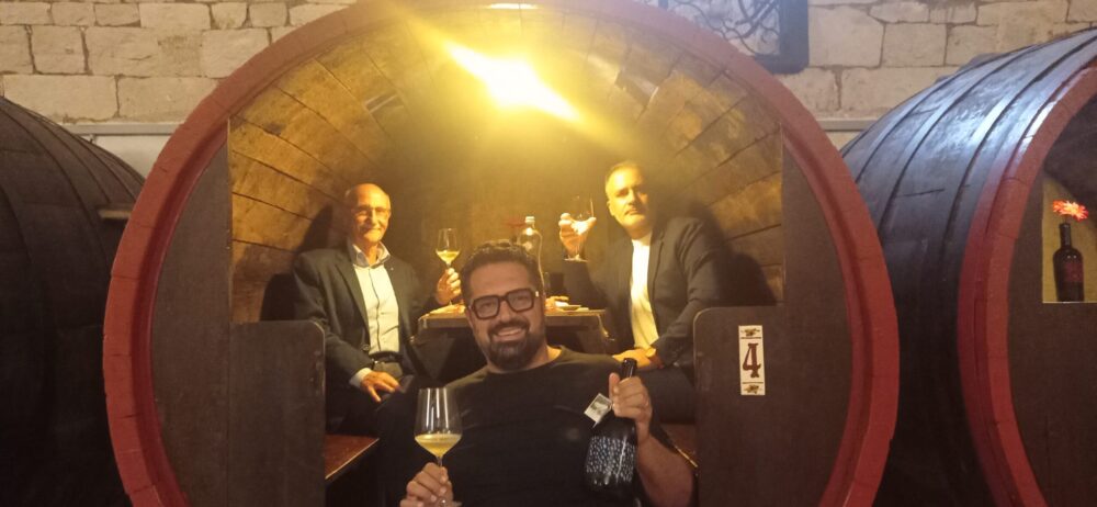 Con Giovanni Aiello e Nicola Botti Degustazione dei vini in botte