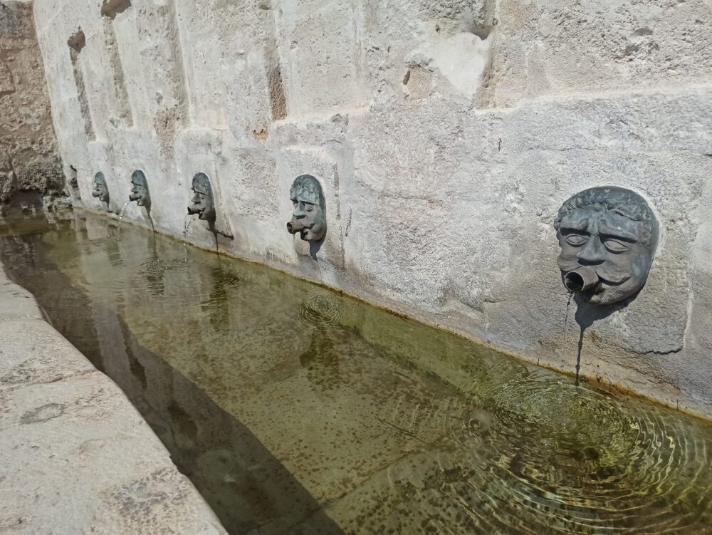 Fontana Cinquecentesca dei Mascheroni a Laterza