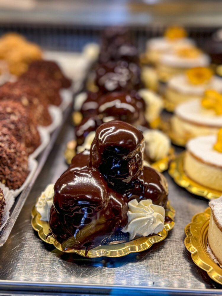 Profiteroles - Pasticceria Pieretti , Caserta