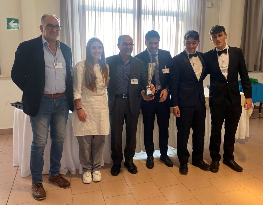 Istituto Alberghiero Axel Munthe vincitore della Campania premiato da presidente ArtGlace