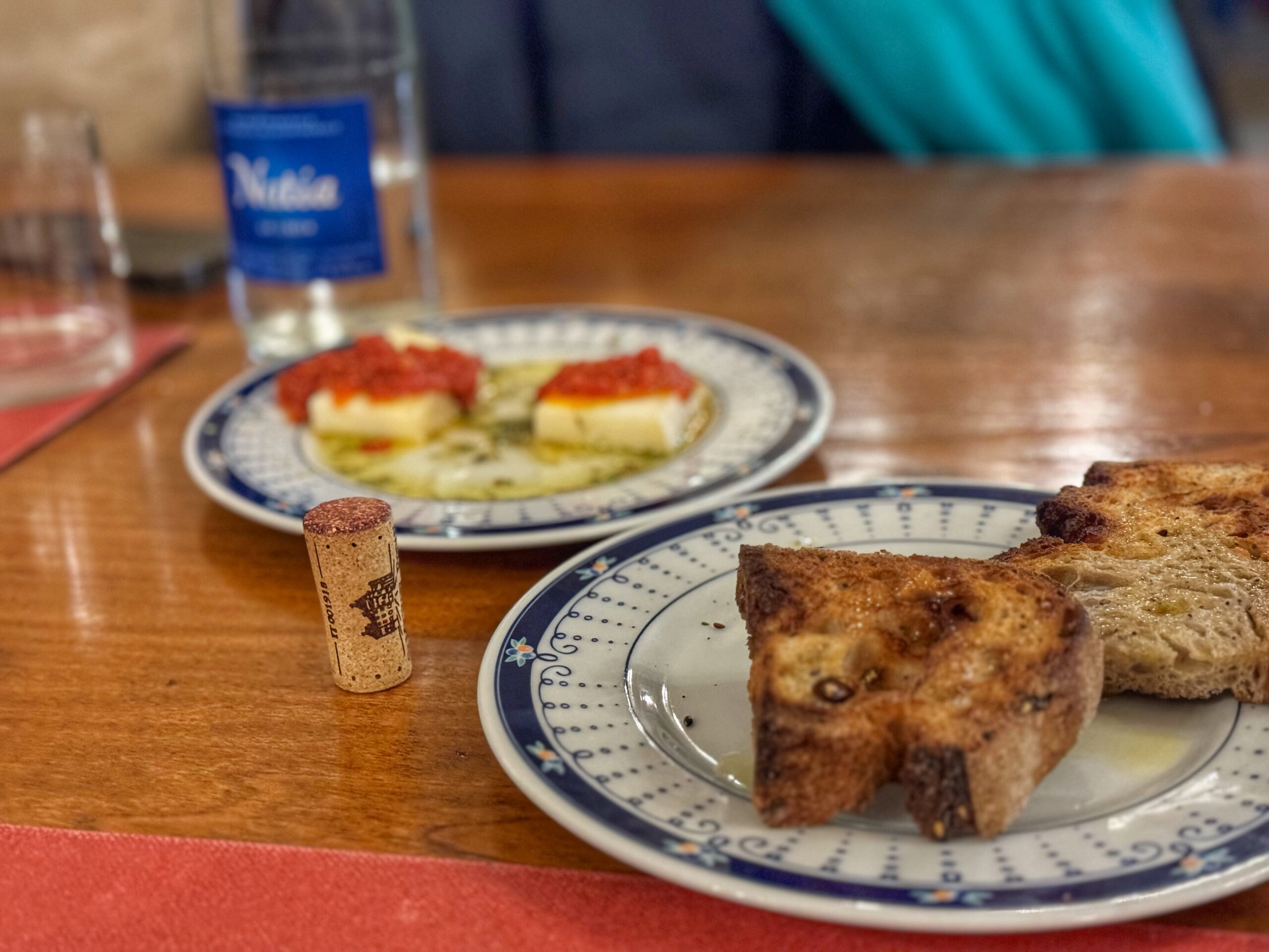 Pane ai semi di Gabriele Bonci e caciocavallo al pomodoro e origano di montagna