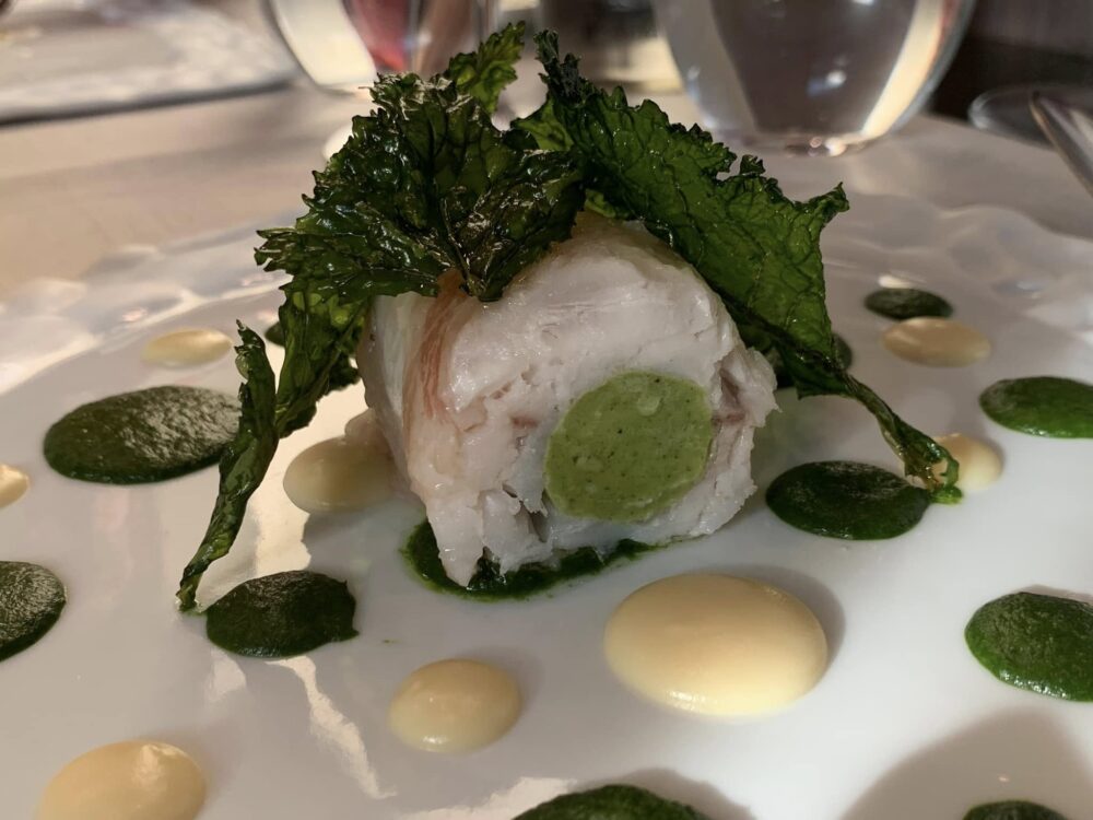 Cannavacciuolo Bistrot Torino, branzino con lardo, cime di rapa, pastinaca