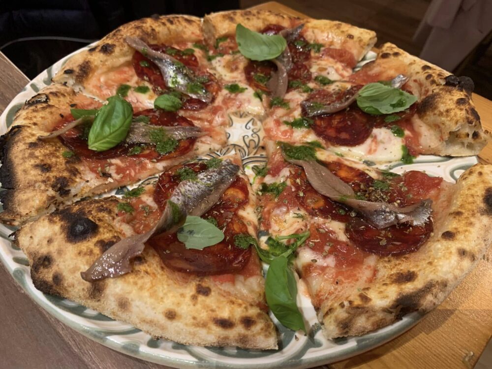 Pizzeria Sestogusto, tradizionale con chorizo e alici