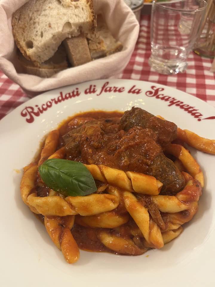 Casa Ragusa, fusilli al ragù