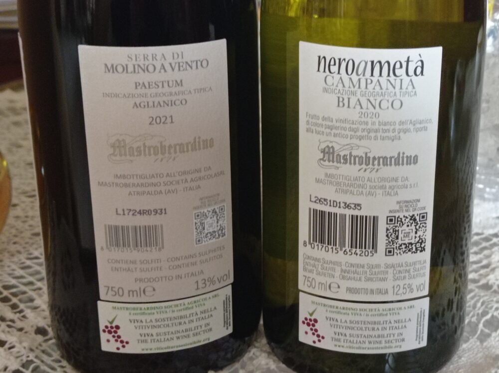 Controetichette due vini di Mastroberardino 