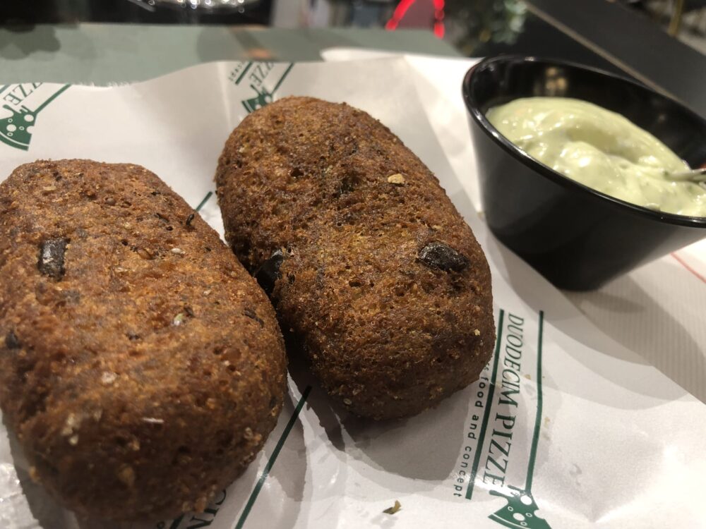 Duodecim Pizze  - la polpetta di melanzane con la maionese al basilico