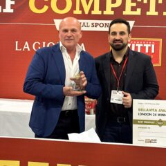 Gaetano Sorrentino riceve il premio Best Ingredient Bellavita Award allo European Pizza Show di Londra