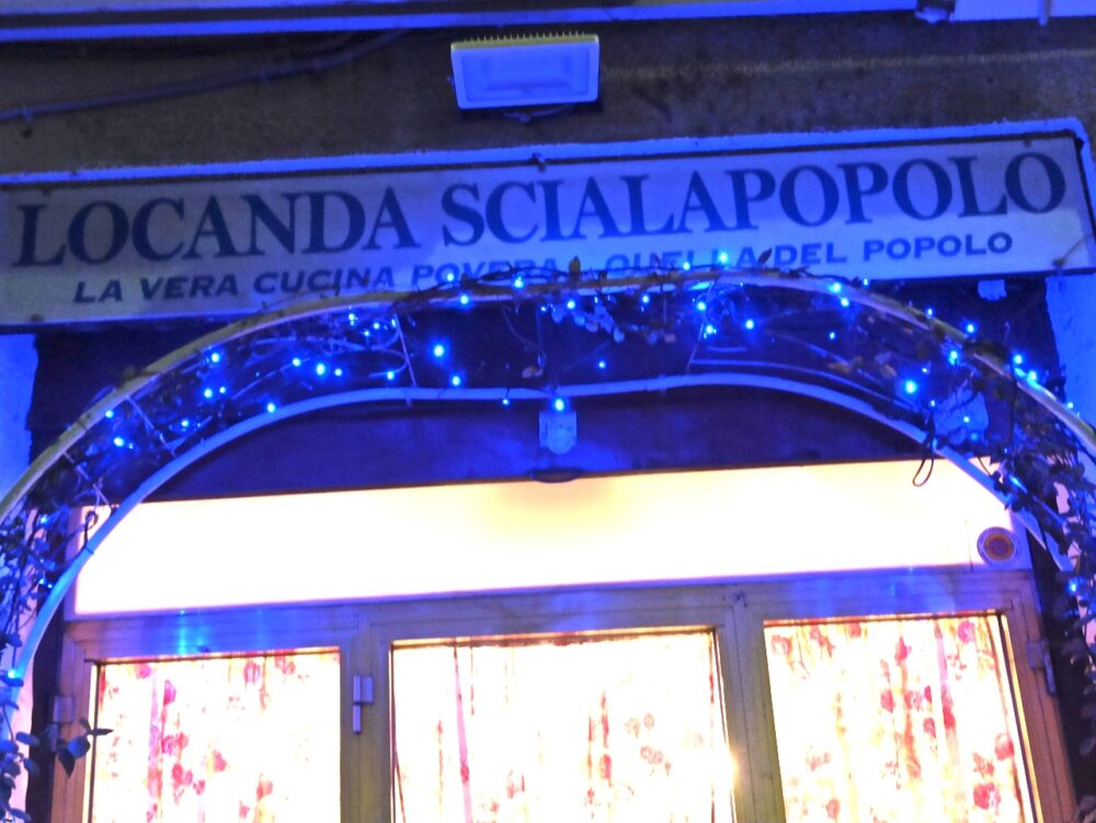 Locanda Scialapopolo - L'Insegna