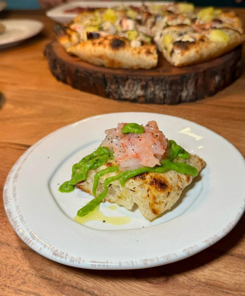 Il Presidente - focaccia bianca al timo con crema di rape e tartare di gambero viola