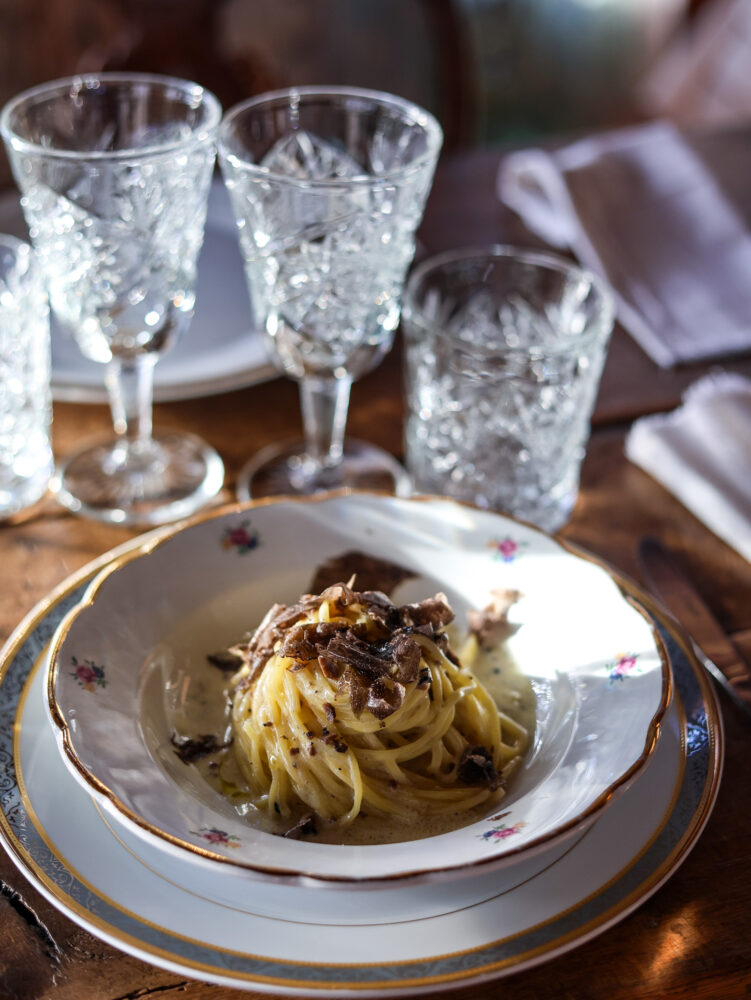 Le Tartufaie, tagliolini artigianali con salsa tartufata e tartufo fresco