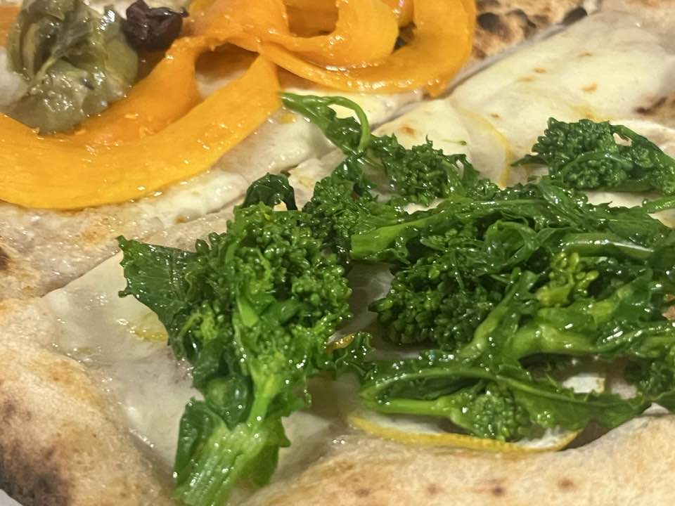 Osteria Umagazzeo - pizza con verdure dell orto